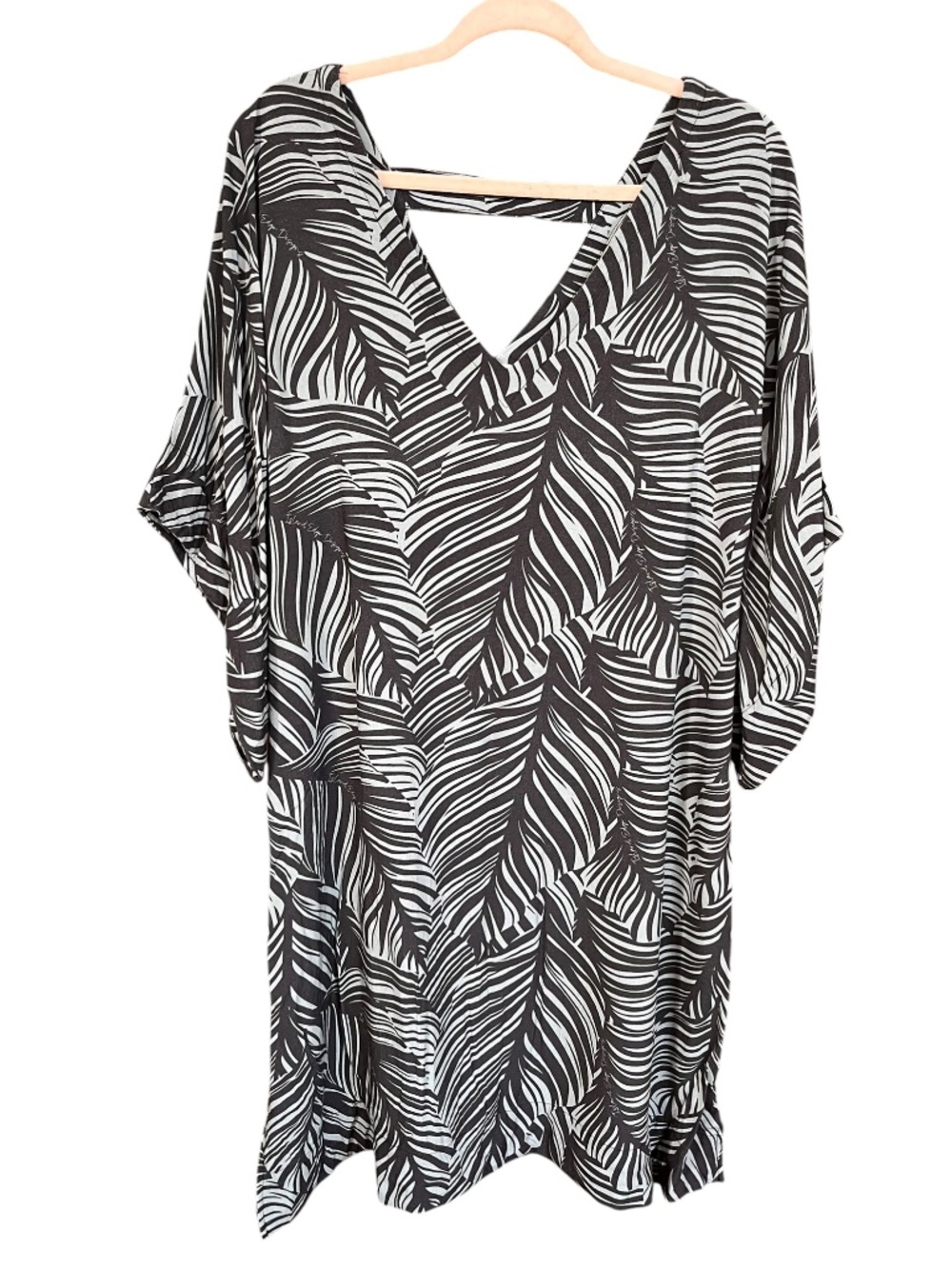 Island Edge Designs "Meghan" Black & White Tropical Leaf V-Neck Mini Dress SZ XL